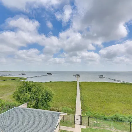 Pet-Friendly Port Arthur Retreat With Fishing Pier!